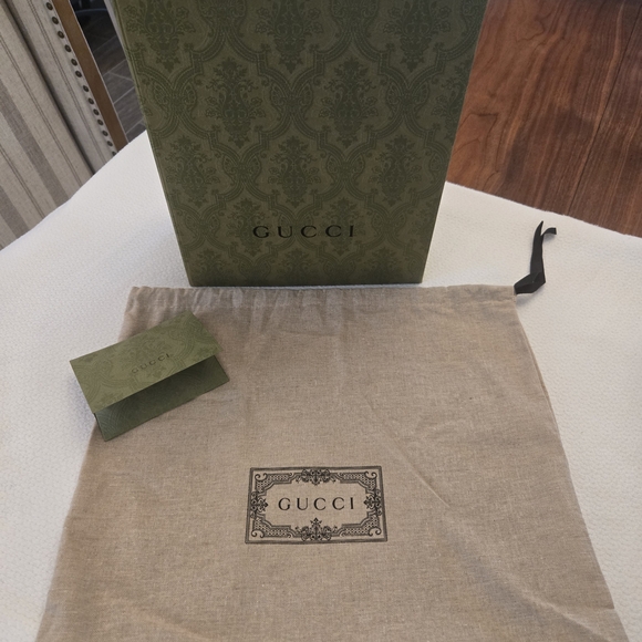 Gucci Marmont Beige and Black Crossbody Bag with Gold Logo - Picture 2 of 14